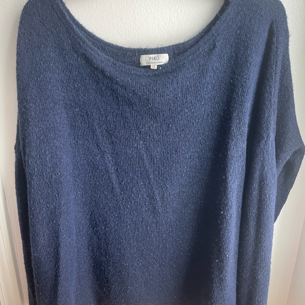 Dark navy piko sweater. Soft cashmere